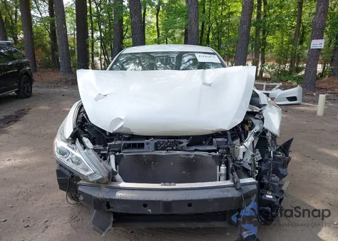 2017 Nissan Altima 2.5 S z USA, uszkodzony, nr VIN 1N4AL3AP9HC122400